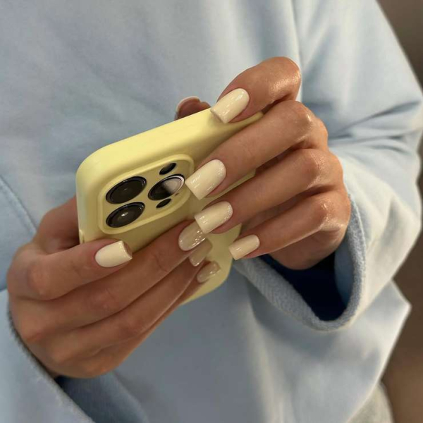 На свидание с августом: топ−5 идей теплого маникюра, чтобы проводить лето стильно На свидание с августом: топ−5 идей теплого маникюра, чтобы проводить лето стильно