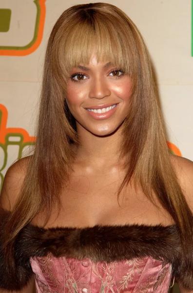 «Я разрыдалась»: знаменитости, которые горько пожалели о новой прическе «Я разрыдалась»: знаменитости, которые горько пожалели о новой прическе