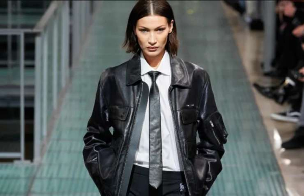 Галстуки для женщин: как и с чем носить весенний тренд, советы стилиста Галстуки для женщин: как и с чем носить весенний тренд, советы стилиста