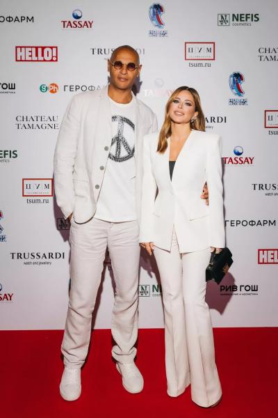 Игорь и Ольга Крутые, Филипп Киркоров, Дима Билан и другие на вечеринке журнала HELLO! на "Новой волне" в Казани
Игорь и Ольга Крутые, Филипп Киркоров, Дима Билан и другие на вечеринке журнала HELLO! на "Новой волне" в Казани