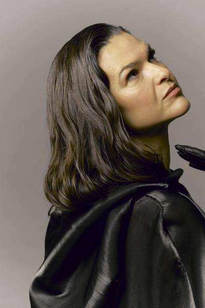 Виктория Райдос о переезде за границу, странных предпочтениях Шепса и преемнике на «Битве экстрасенсов» Виктория Райдос о переезде за границу, странных предпочтениях Шепса и преемнике на «Битве экстрасенсов»