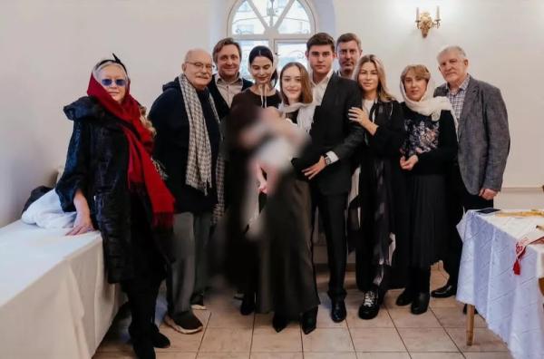 Никита и Татьяна Михалковы крестили правнука
Никита и Татьяна Михалковы крестили правнука