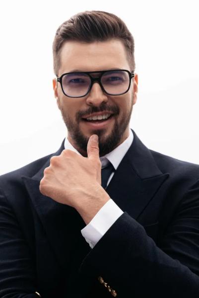 Вячеслав Макаров: о попадании в топ-3 лучших ведущих, шоу перевоплощений и творческих планах в новом году Вячеслав Макаров: о попадании в топ-3 лучших ведущих, шоу перевоплощений и творческих планах в новом году