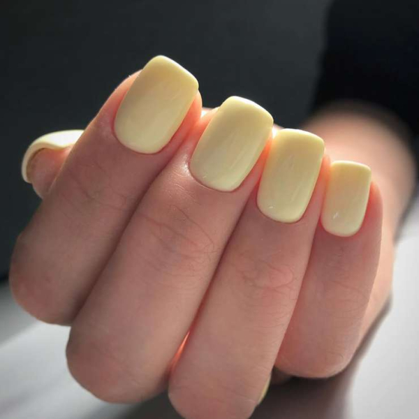 Сочный лимон, небанальный френч и не только: трендовый маникюр начала лета Сочный лимон, небанальный френч и не только: трендовый маникюр начала лета