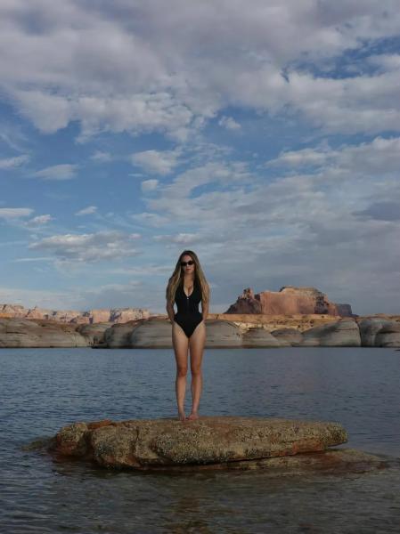 Сидни Суини прокомментировала слухи о пластике груди
Сидни Суини прокомментировала слухи о пластике груди