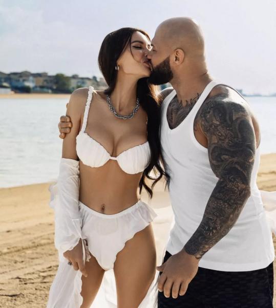 Оксана Самойлова разводится с Джиганом
Оксана Самойлова разводится с Джиганом