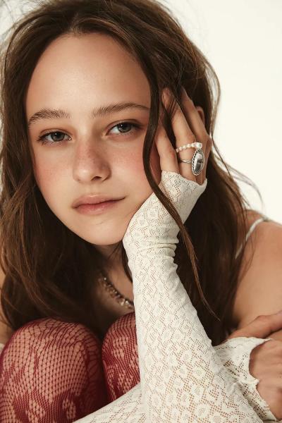 Таисья Калинина: "У меня свое понятие красоты – девушка-хиппушка, сбежавшая из леса"
Таисья Калинина: "У меня свое понятие красоты – девушка-хиппушка, сбежавшая из леса"