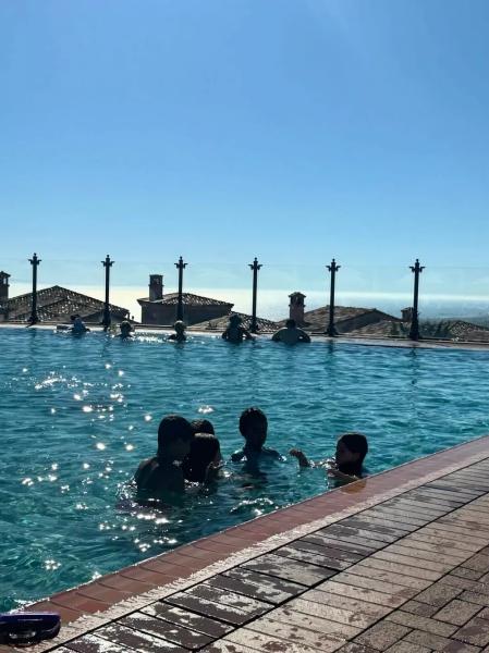 Гольф и бассейн: Джессика Альба провела насыщенные выходные с подругами
Гольф и бассейн: Джессика Альба провела насыщенные выходные с подругами