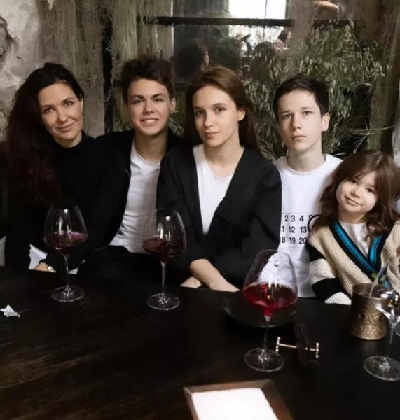 
                Екатерина Климова рассекретила, за что ее отца посадили в тюрьму            