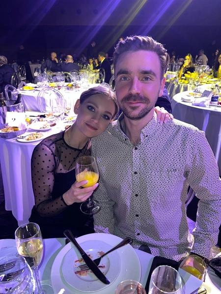 «Собрала вещи и уехала к сестре»: Карина Асмус о реакции мужа на проигрыш в «Титанах» и спортивных достижениях дочери «Собрала вещи и уехала к сестре»: Карина Асмус о реакции мужа на проигрыш в «Титанах» и спортивных достижениях дочери