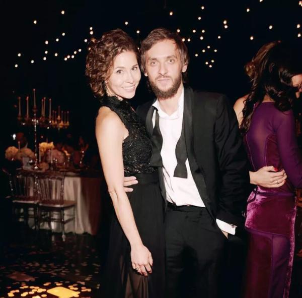 Объявившая о разводе Анна Цуканова-Котт вышла в свет с новым возлюбленным
Объявившая о разводе Анна Цуканова-Котт вышла в свет с новым возлюбленным