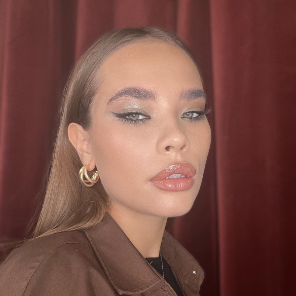 Сразу после свадьбы: молодая актриса не скрыла симпатии к женатому Петрову (фото)
Сразу после свадьбы: молодая актриса не скрыла симпатии к женатому Петрову (фото)