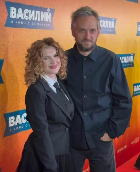 Объявившая о разводе Анна Цуканова-Котт вышла в свет с новым возлюбленным
Объявившая о разводе Анна Цуканова-Котт вышла в свет с новым возлюбленным