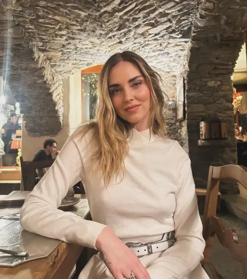 Инфлюенсерше Кьяре Ферраньи предъявили обвинение по уголовному дела. Она в ответ рассказала об изменах мужа: в день свадьбы он звонил любовнице