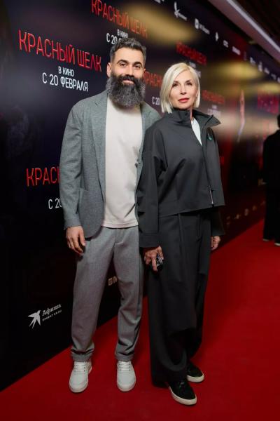 Бикович, Петров, Матвеев, Куценко и другие гости премьеры "Красного шелка"
Бикович, Петров, Матвеев, Куценко и другие гости премьеры "Красного шелка"