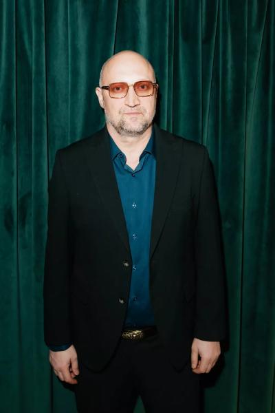 Бикович, Петров, Матвеев, Куценко и другие гости премьеры "Красного шелка"
Бикович, Петров, Матвеев, Куценко и другие гости премьеры "Красного шелка"