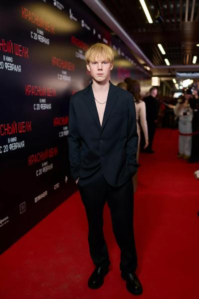 Бикович, Петров, Матвеев, Куценко и другие гости премьеры "Красного шелка"
Бикович, Петров, Матвеев, Куценко и другие гости премьеры "Красного шелка"