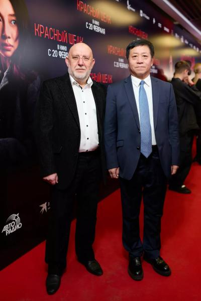 Бикович, Петров, Матвеев, Куценко и другие гости премьеры "Красного шелка"
Бикович, Петров, Матвеев, Куценко и другие гости премьеры "Красного шелка"