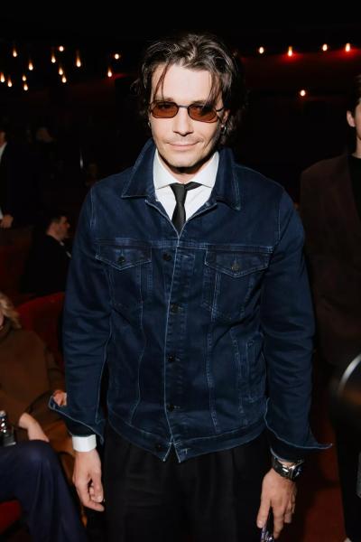 Бикович, Петров, Матвеев, Куценко и другие гости премьеры "Красного шелка"
Бикович, Петров, Матвеев, Куценко и другие гости премьеры "Красного шелка"