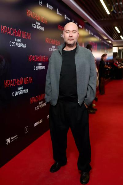 Бикович, Петров, Матвеев, Куценко и другие гости премьеры "Красного шелка"
Бикович, Петров, Матвеев, Куценко и другие гости премьеры "Красного шелка"