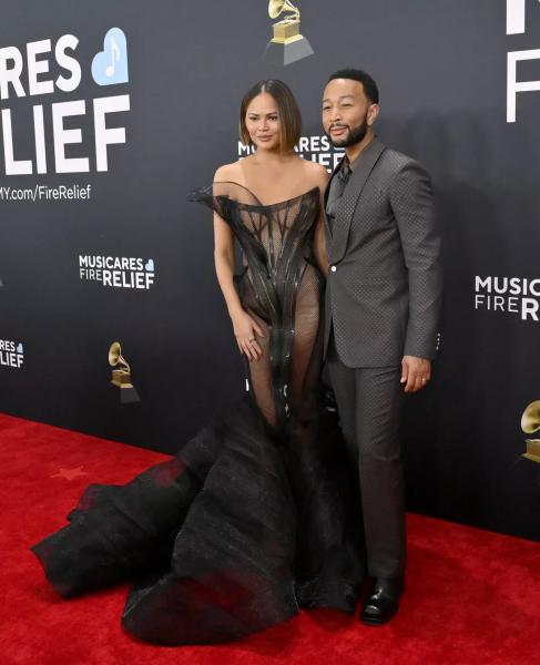 Джон Ледженд и Крисси Тейген посетили "Грэмми" в стильных образах
Джон Ледженд и Крисси Тейген посетили "Грэмми" в стильных образах