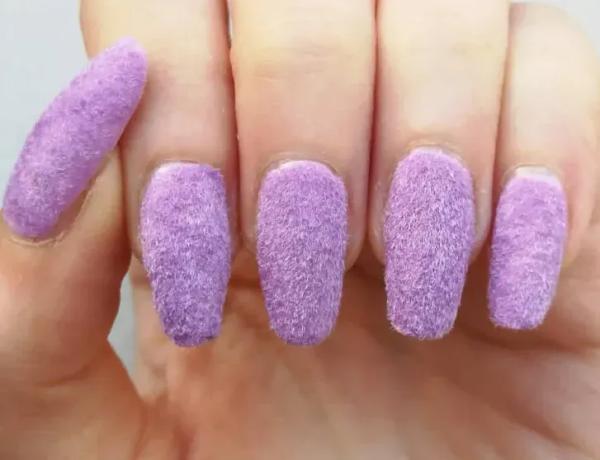 Fluffy nails: тикток захватила мода на "пушистый маникюр" Fluffy nails: тикток захватила мода на "пушистый маникюр"