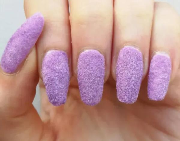 Fluffy nails: тикток захватила мода на "пушистый маникюр" Fluffy nails: тикток захватила мода на "пушистый маникюр"