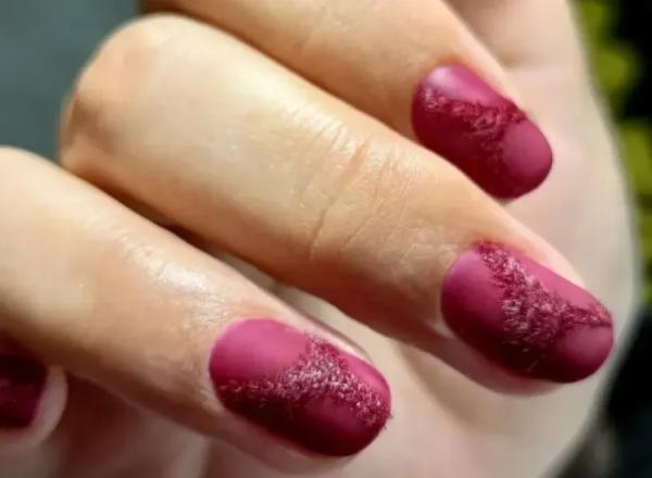 Fluffy nails: тикток захватила мода на "пушистый маникюр" Fluffy nails: тикток захватила мода на "пушистый маникюр"