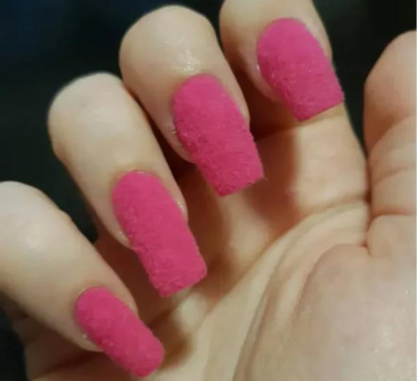 Fluffy nails: тикток захватила мода на "пушистый маникюр" Fluffy nails: тикток захватила мода на "пушистый маникюр"