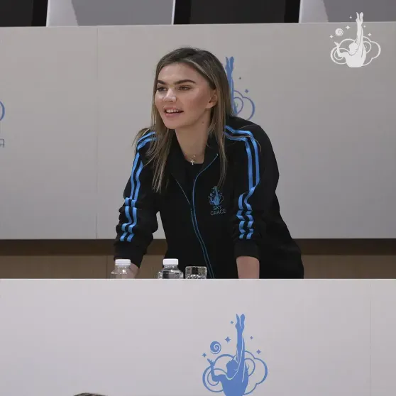 "Как похорошела". Алину Кабаеву засняли в Сочи "Как похорошела". Алину Кабаеву засняли в Сочи