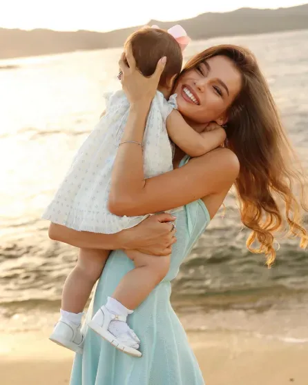 "Мисс Россия — 2018" Юлия Полячихина показала, как олигарх Рустам Тарико поздравил её с Днём всех влюблённых "Мисс Россия — 2018" Юлия Полячихина показала, как олигарх Рустам Тарико поздравил её с Днём всех влюблённых