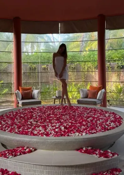 "Мисс Россия — 2018" Юлия Полячихина показала, как олигарх Рустам Тарико поздравил её с Днём всех влюблённых "Мисс Россия — 2018" Юлия Полячихина показала, как олигарх Рустам Тарико поздравил её с Днём всех влюблённых