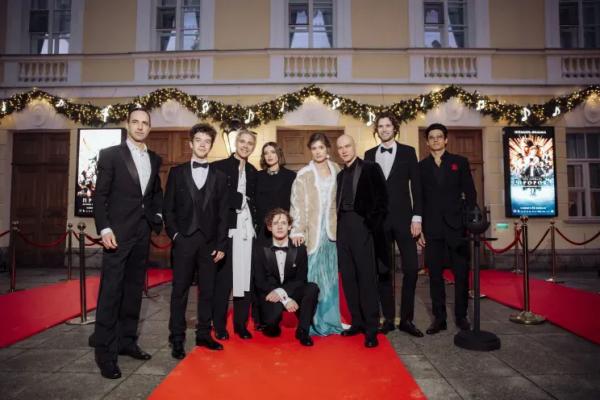 Никита Михалков, Ксения Собчак и вся светская Москва на премьере фильма "Пророк" с Юрой Борисовым в роли Пушкина