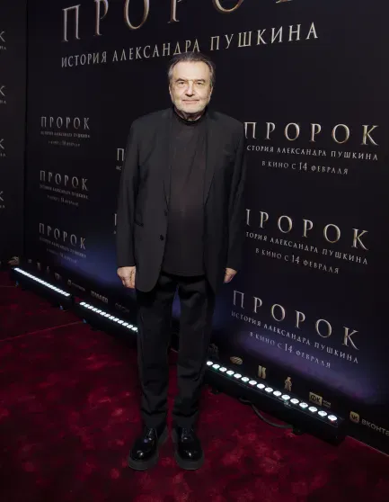 Никита Михалков, Ксения Собчак и вся светская Москва на премьере фильма "Пророк" с Юрой Борисовым в роли Пушкина