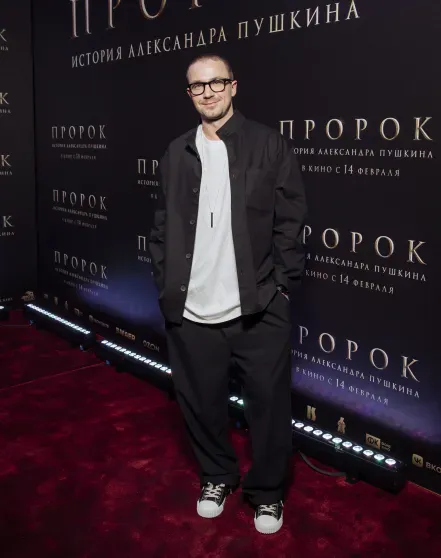 Никита Михалков, Ксения Собчак и вся светская Москва на премьере фильма "Пророк" с Юрой Борисовым в роли Пушкина