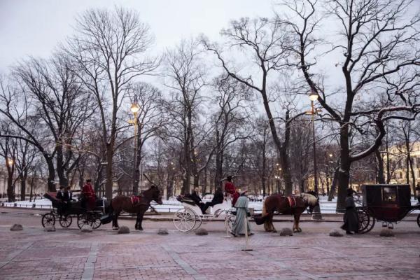 Никита Михалков, Ксения Собчак и вся светская Москва на премьере фильма "Пророк" с Юрой Борисовым в роли Пушкина