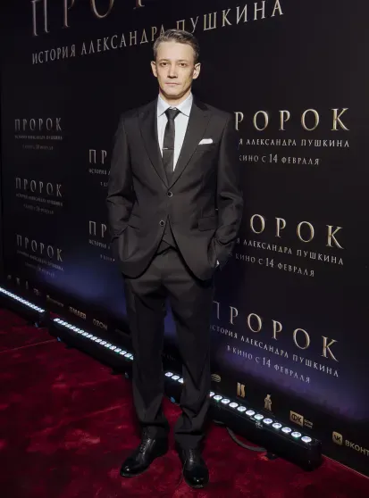 Никита Михалков, Ксения Собчак и вся светская Москва на премьере фильма "Пророк" с Юрой Борисовым в роли Пушкина