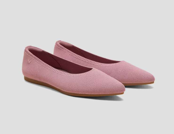 Балетки снова в тренде: советы от стилиста, как их носить эффектно Балетки снова в тренде: советы от стилиста, как их носить эффектно