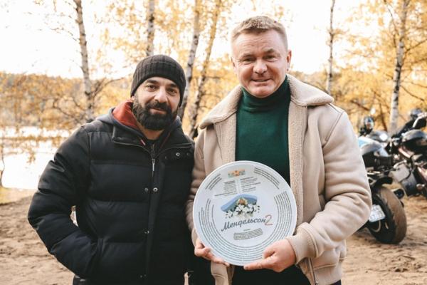 «Каждый день мог закончиться плачевно»: актер Владимир Сычев о жизни в 90-е и сериалах «Афродеревня» и «Мендельсон» «Каждый день мог закончиться плачевно»: актер Владимир Сычев о жизни в 90-е и сериалах «Афродеревня» и «Мендельсон»