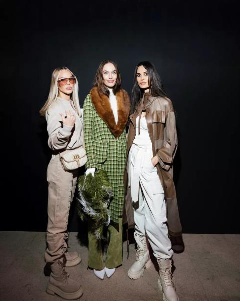 Нюша, Слава Копейкин и другие на показе Александра Рогова
Нюша, Слава Копейкин и другие на показе Александра Рогова