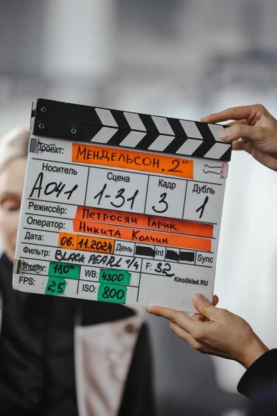 «Каждый день мог закончиться плачевно»: актер Владимир Сычев о жизни в 90-е и сериалах «Афродеревня» и «Мендельсон» «Каждый день мог закончиться плачевно»: актер Владимир Сычев о жизни в 90-е и сериалах «Афродеревня» и «Мендельсон»