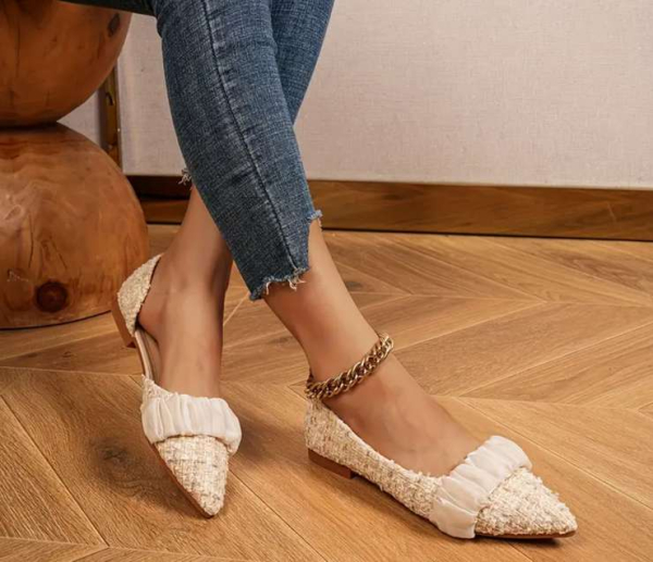 Балетки снова в тренде: советы от стилиста, как их носить эффектно Балетки снова в тренде: советы от стилиста, как их носить эффектно