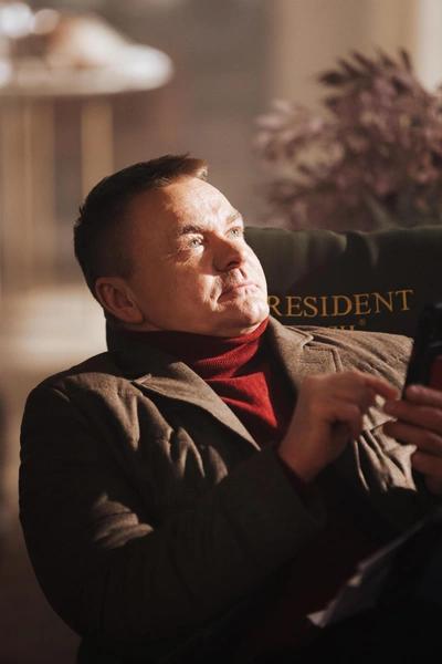 «Каждый день мог закончиться плачевно»: актер Владимир Сычев о жизни в 90-е и сериалах «Афродеревня» и «Мендельсон» «Каждый день мог закончиться плачевно»: актер Владимир Сычев о жизни в 90-е и сериалах «Афродеревня» и «Мендельсон»