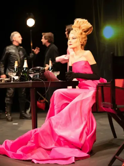 "Это люди навсегда". Рената Литвинова рассказала о работе над новым спектаклем с Земфирой* и Демной Гвасалией, о жизни в эмиграции и тоске по родине