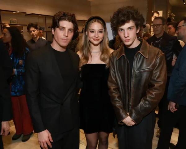 Юра Борисов с женой, Марк Эйдельштейн, Эйса Гонсалес и другие на вечеринке Giorgio Armani перед "Оскаром" Юра Борисов с женой, Марк Эйдельштейн, Эйса Гонсалес и другие на вечеринке Giorgio Armani перед "Оскаром"