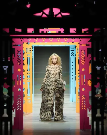 Ксения Собчак, Мария Миногарова и Ольга Карпуть вышли на подиум на показе Vereja Ксения Собчак, Мария Миногарова и Ольга Карпуть вышли на подиум на показе Vereja