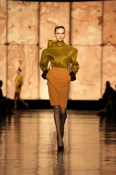 Неделя моды в Париже: Хейли Бибер, Рози Хантингтон-Уайтли, Зои Кравиц, Карла Бруни на показе Saint Laurent