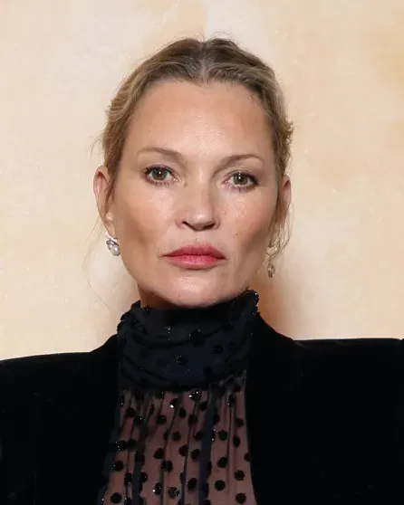 Неделя моды в Париже: Хейли Бибер, Рози Хантингтон-Уайтли, Зои Кравиц, Карла Бруни на показе Saint Laurent