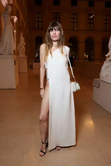 Неделя моды в Париже: Виктория и Дэвид Бекхэм, Джиджи Хадид, Рози-Хантингтон-Уайтли и Елена Перминова на гала-ужине в Лувре Неделя моды в Париже: Виктория и Дэвид Бекхэм, Джиджи Хадид, Рози-Хантингтон-Уайтли и Елена Перминова на гала-ужине в Лувре