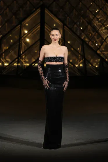 Неделя моды в Париже: Виктория и Дэвид Бекхэм, Джиджи Хадид, Рози-Хантингтон-Уайтли и Елена Перминова на гала-ужине в Лувре Неделя моды в Париже: Виктория и Дэвид Бекхэм, Джиджи Хадид, Рози-Хантингтон-Уайтли и Елена Перминова на гала-ужине в Лувре